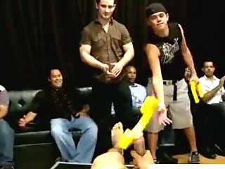 Malestripper shoots load on a cute guy