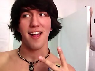 Real college twinks buttfucked in threesome